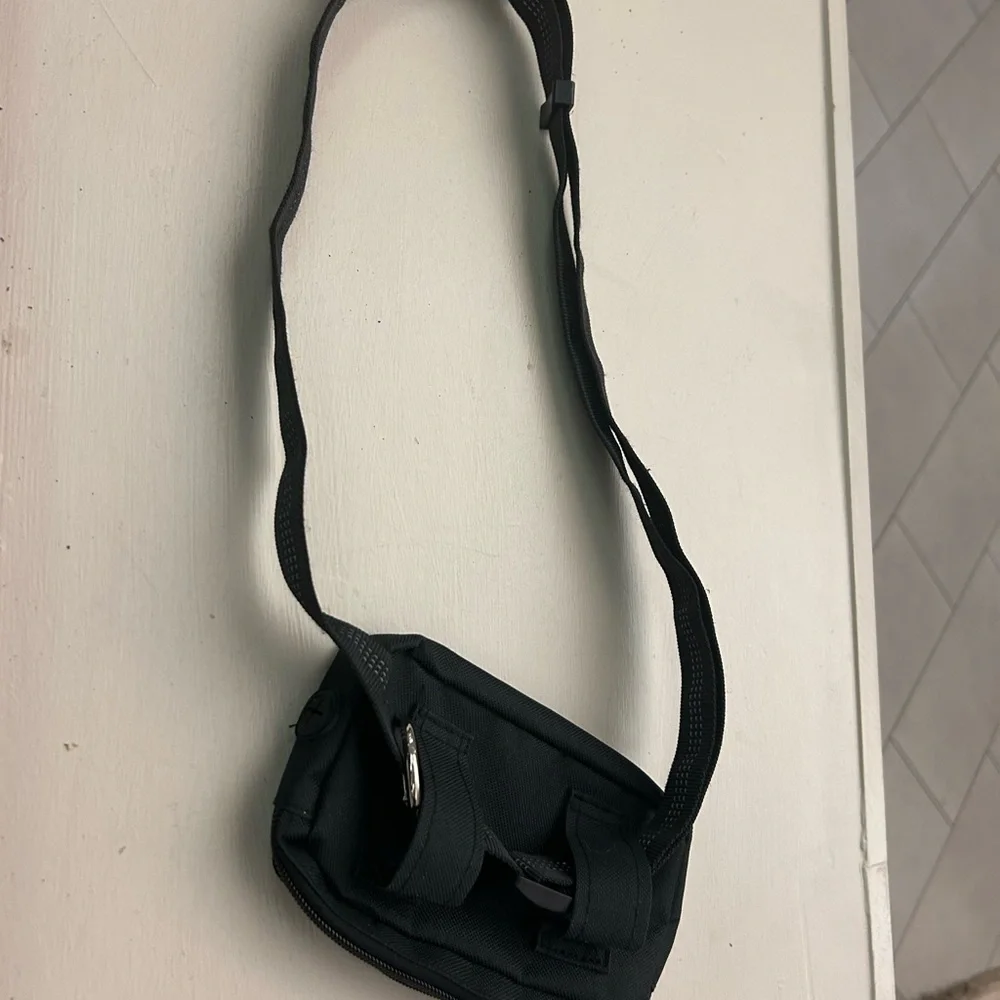 Pet Leash Black and Gray with carrying Bag—gorgeous and handy! Like new